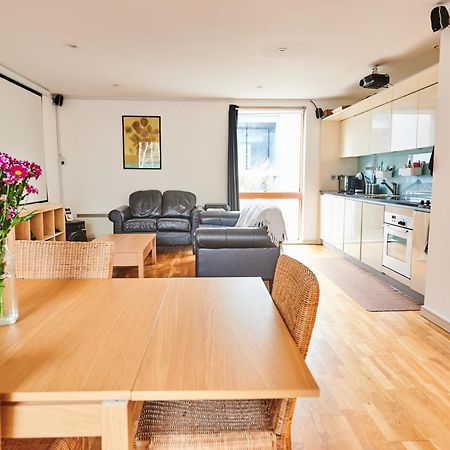 Bright 2 Bedroom Flat In Old Street With Balcony Londra Dış mekan fotoğraf