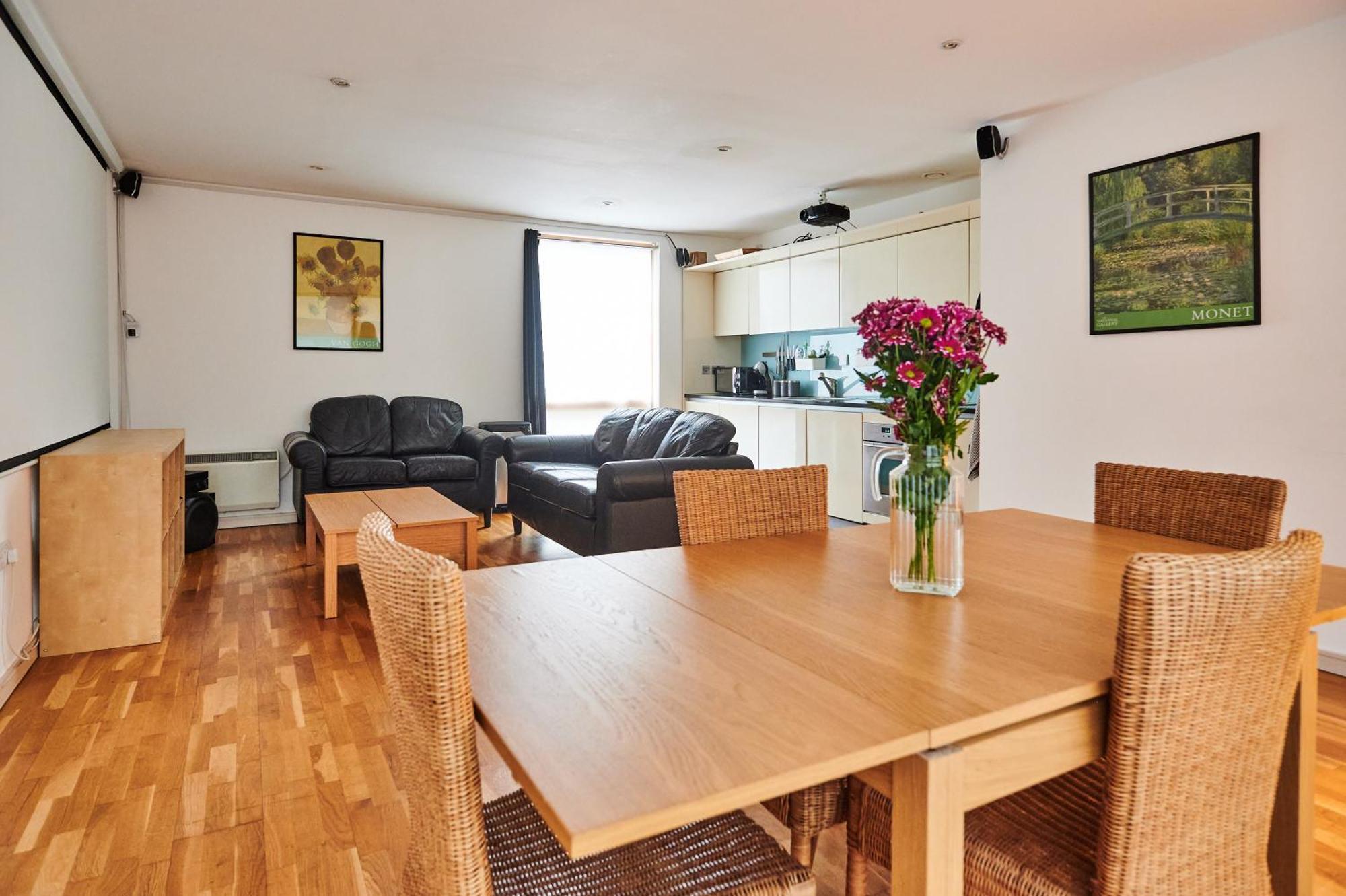Bright 2 Bedroom Flat In Old Street With Balcony Londra Dış mekan fotoğraf